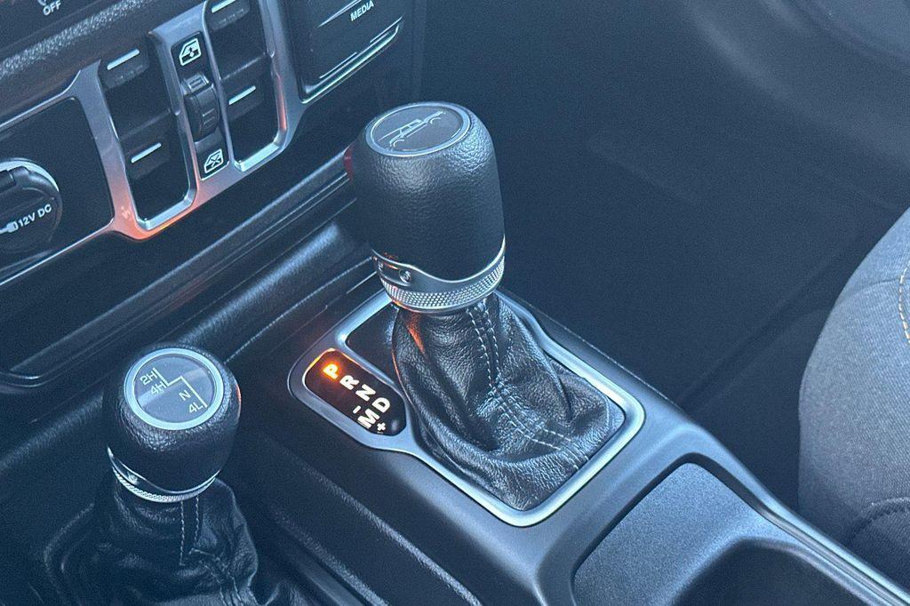 new 2025 Jeep Gladiator car, priced at $43,785
