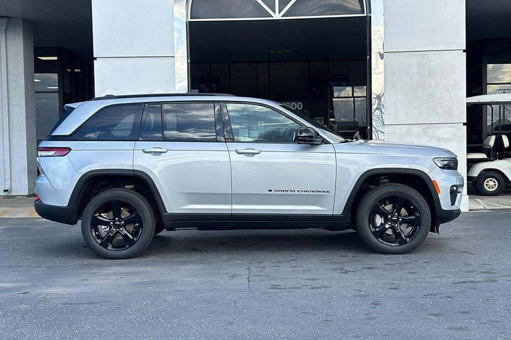 new 2025 Jeep Grand Cherokee car, priced at $52,210