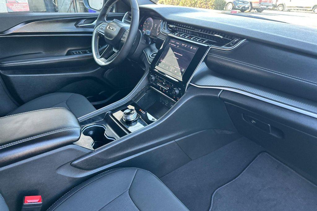 new 2025 Jeep Grand Cherokee car, priced at $39,920