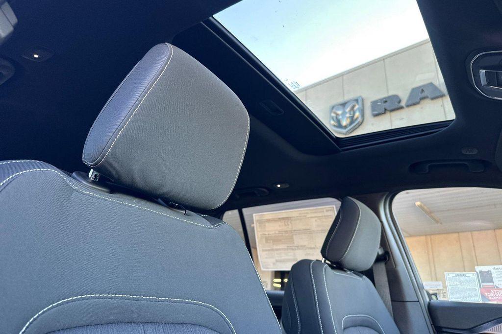 new 2025 Jeep Grand Cherokee car, priced at $39,920