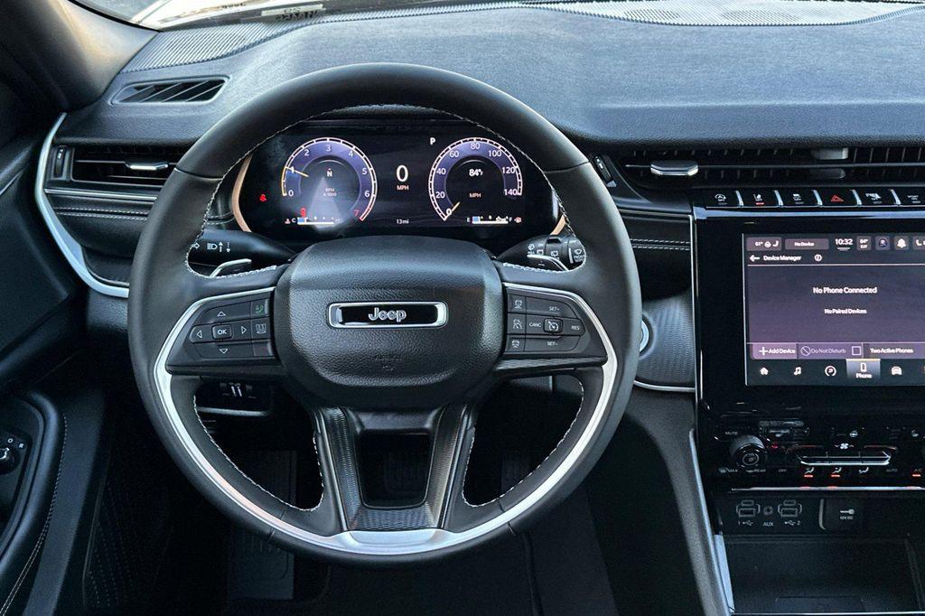new 2025 Jeep Grand Cherokee car, priced at $39,920