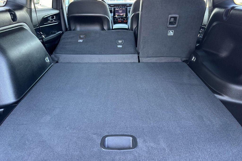 new 2025 Jeep Grand Cherokee car, priced at $39,920