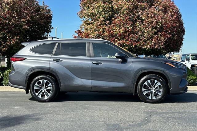 used 2023 Toyota Highlander car, priced at $33,597