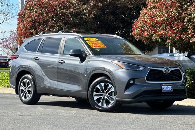 used 2023 Toyota Highlander car, priced at $33,597