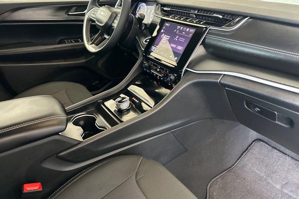 new 2025 Jeep Grand Cherokee car, priced at $39,995