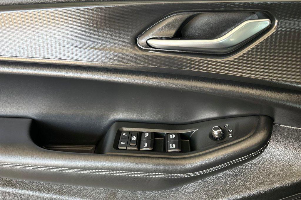 new 2025 Jeep Grand Cherokee car, priced at $39,995