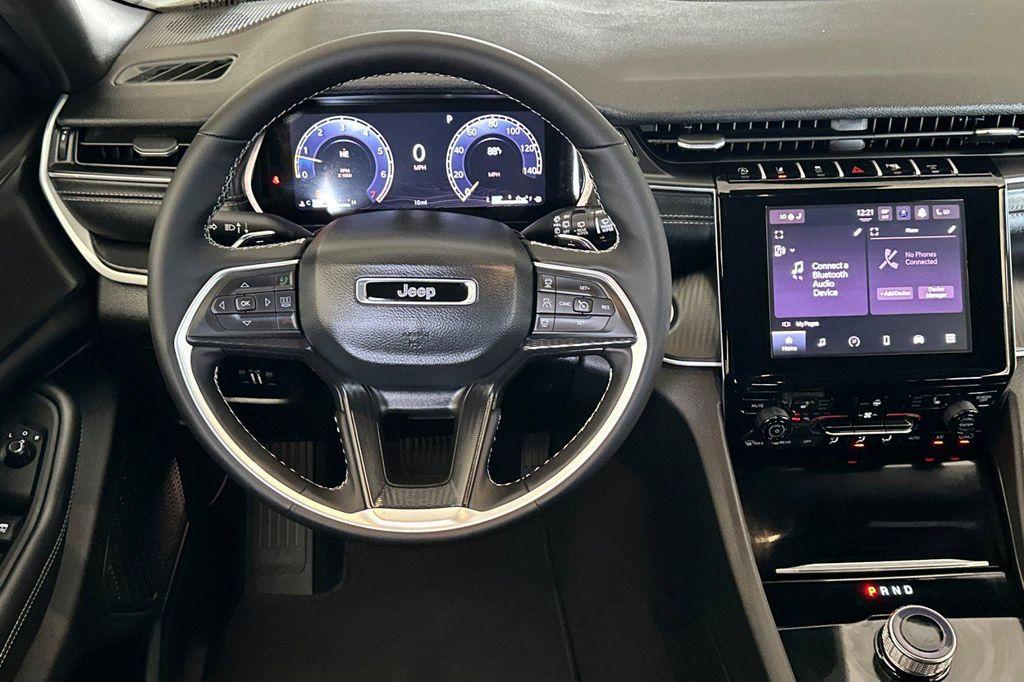 new 2025 Jeep Grand Cherokee car, priced at $39,995