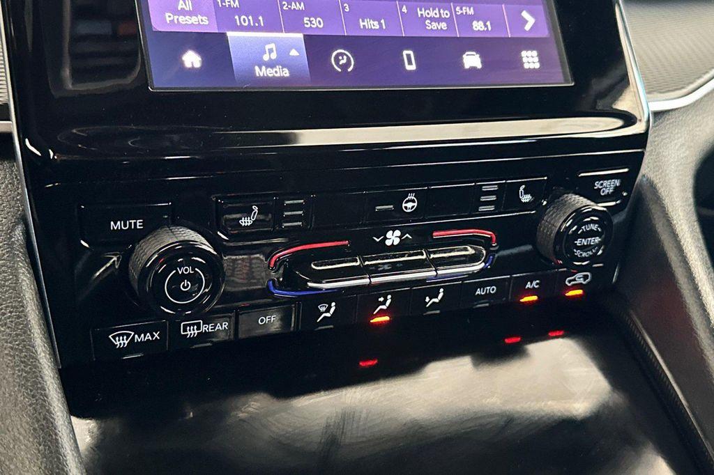 new 2025 Jeep Grand Cherokee car, priced at $39,995