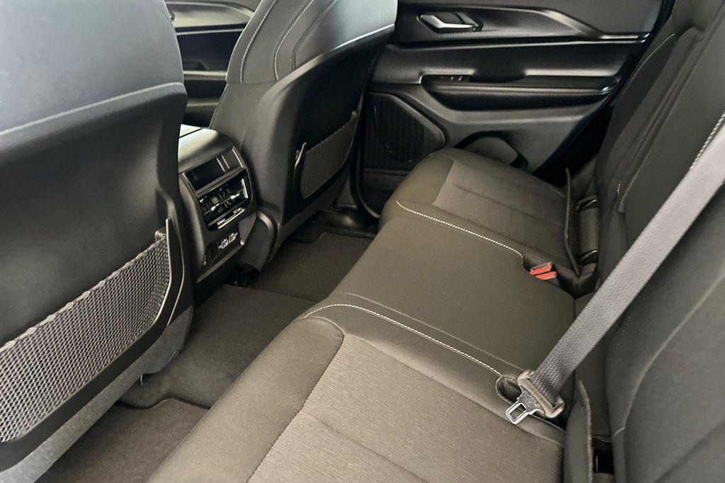 new 2025 Jeep Grand Cherokee car, priced at $39,995