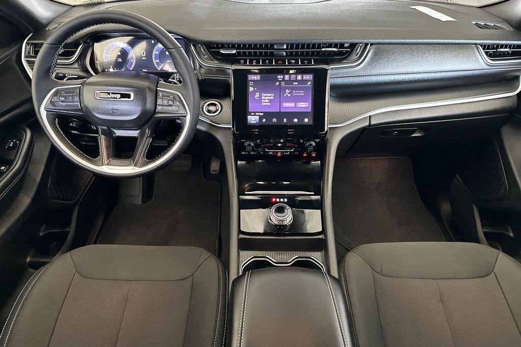 new 2025 Jeep Grand Cherokee car, priced at $39,995