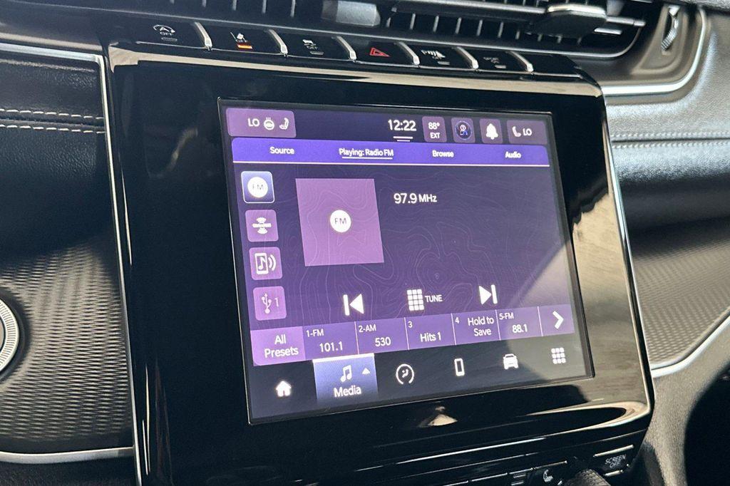 new 2025 Jeep Grand Cherokee car, priced at $39,995