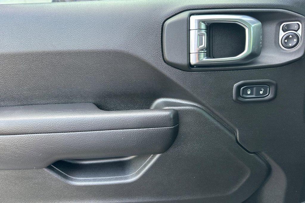 new 2025 Jeep Gladiator car, priced at $48,435