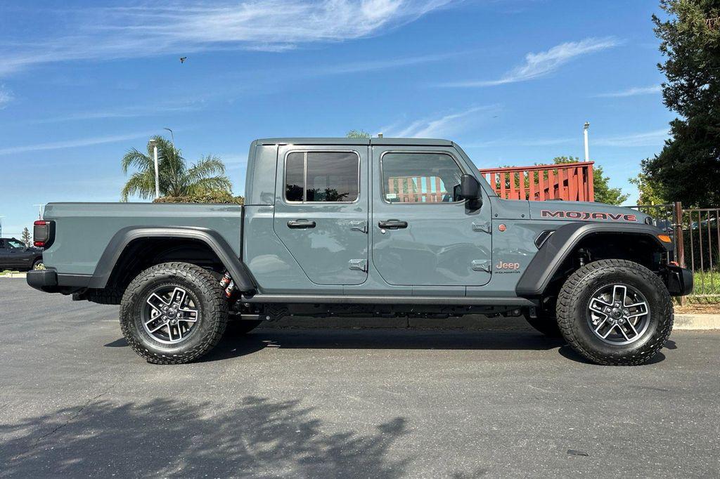 new 2025 Jeep Gladiator car, priced at $48,435