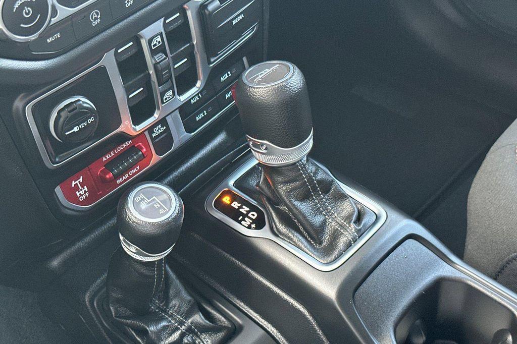 new 2025 Jeep Gladiator car, priced at $48,435