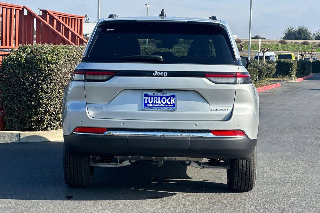 new 2025 Jeep Grand Cherokee car, priced at $46,560