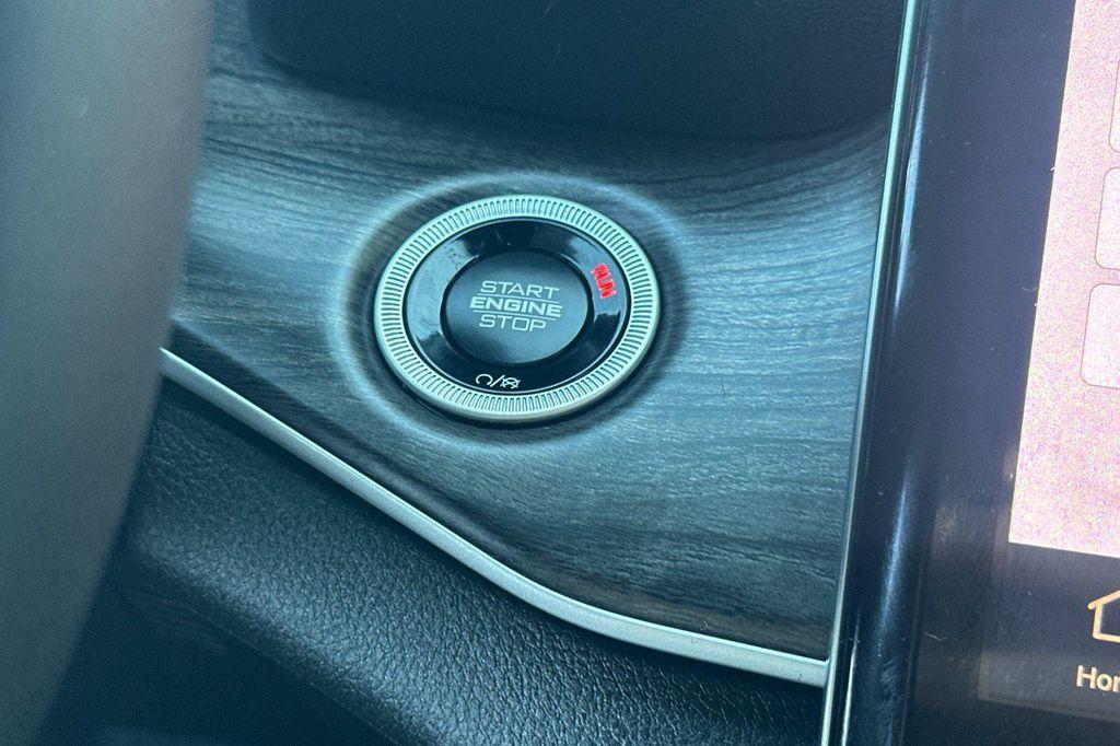 new 2025 Jeep Grand Cherokee car, priced at $46,560