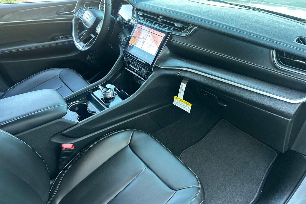 new 2025 Jeep Grand Cherokee car, priced at $46,560