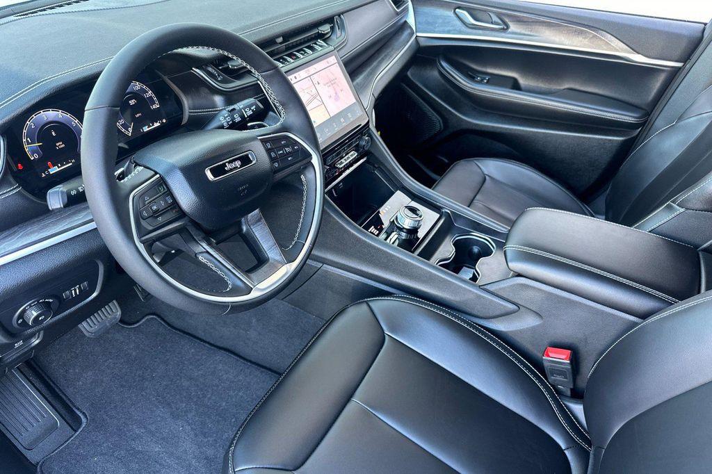 new 2025 Jeep Grand Cherokee car, priced at $46,560