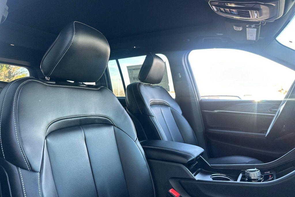 new 2025 Jeep Grand Cherokee car, priced at $46,560