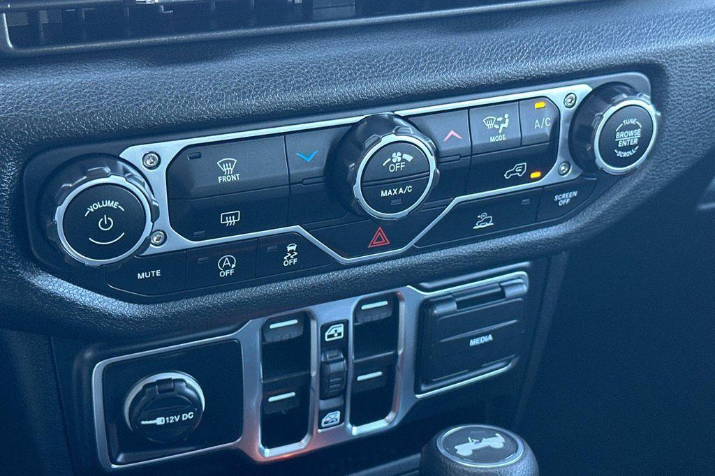 new 2025 Jeep Wrangler car, priced at $36,464