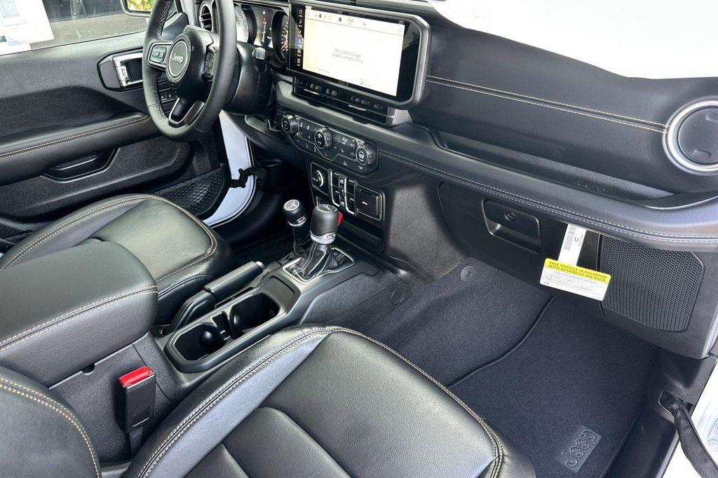 new 2025 Jeep Gladiator car, priced at $41,840