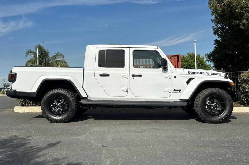 new 2025 Jeep Gladiator car, priced at $41,840