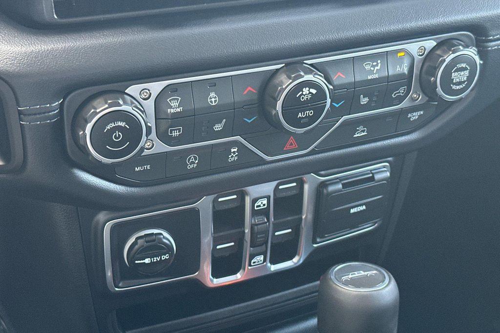 new 2025 Jeep Gladiator car, priced at $41,840