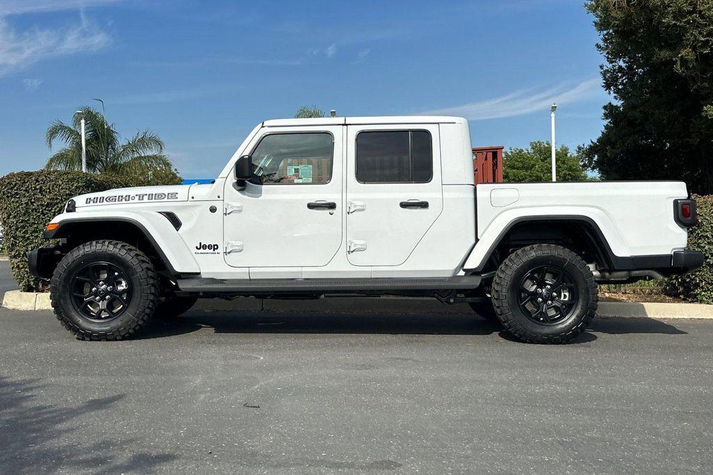 new 2025 Jeep Gladiator car, priced at $41,840