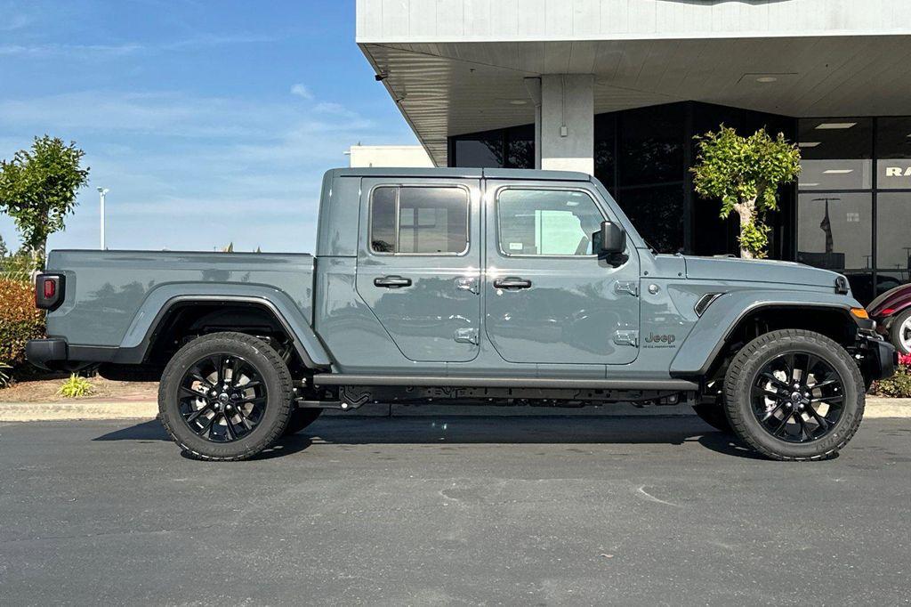new 2025 Jeep Gladiator car, priced at $43,785