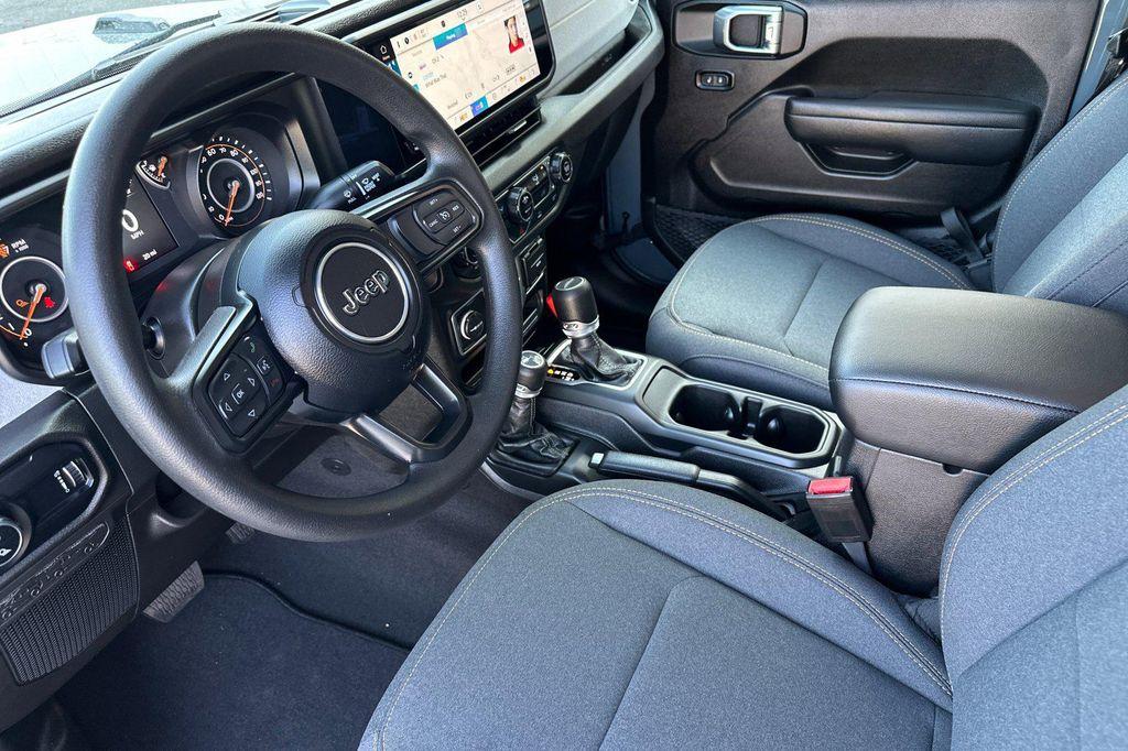 new 2025 Jeep Gladiator car, priced at $43,785