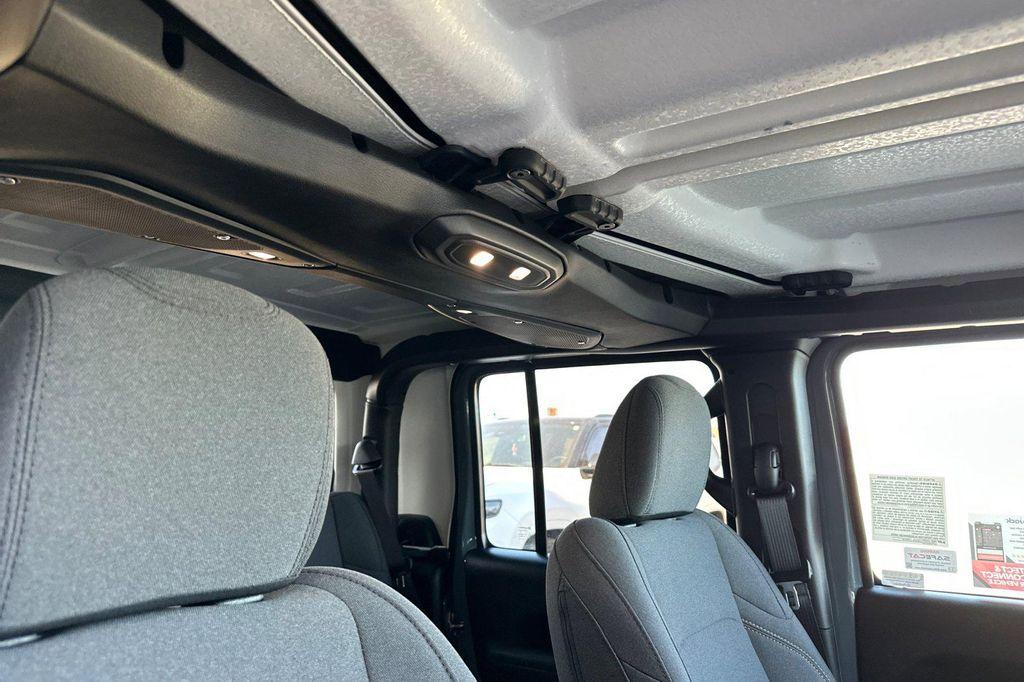 new 2025 Jeep Gladiator car, priced at $43,785