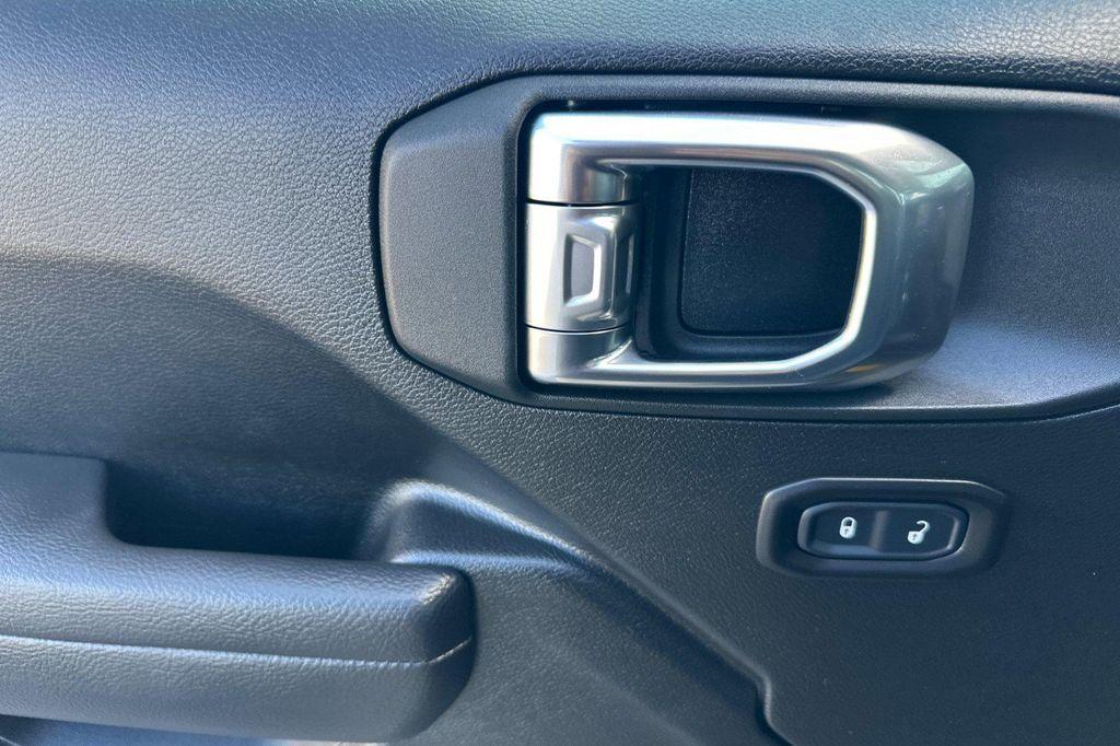 new 2025 Jeep Wrangler car, priced at $40,250