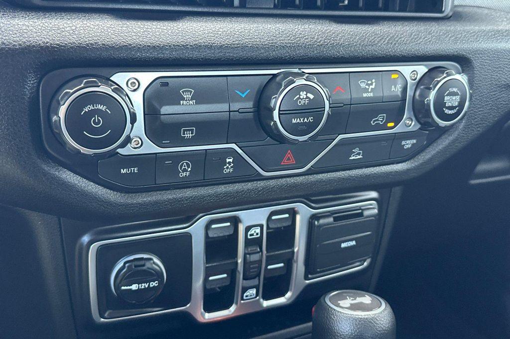 new 2025 Jeep Wrangler car, priced at $40,250