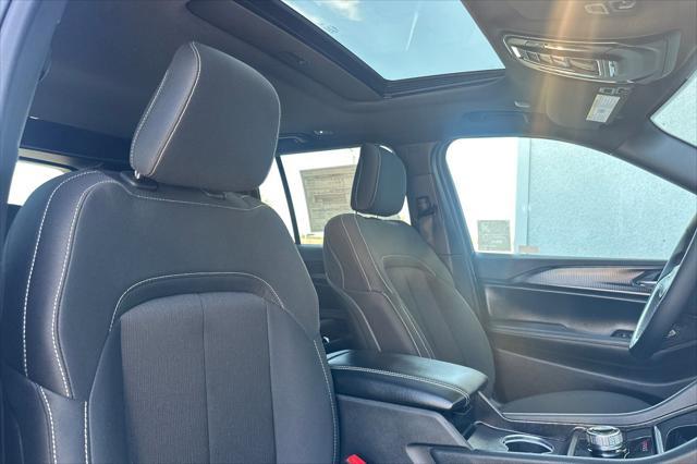 new 2025 Jeep Grand Cherokee car, priced at $38,977