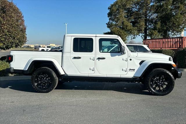 new 2025 Jeep Gladiator car, priced at $43,855