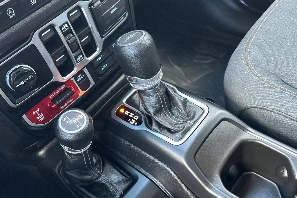 new 2025 Jeep Gladiator car, priced at $43,235