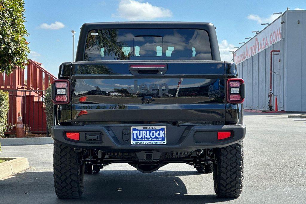 new 2025 Jeep Gladiator car, priced at $43,235