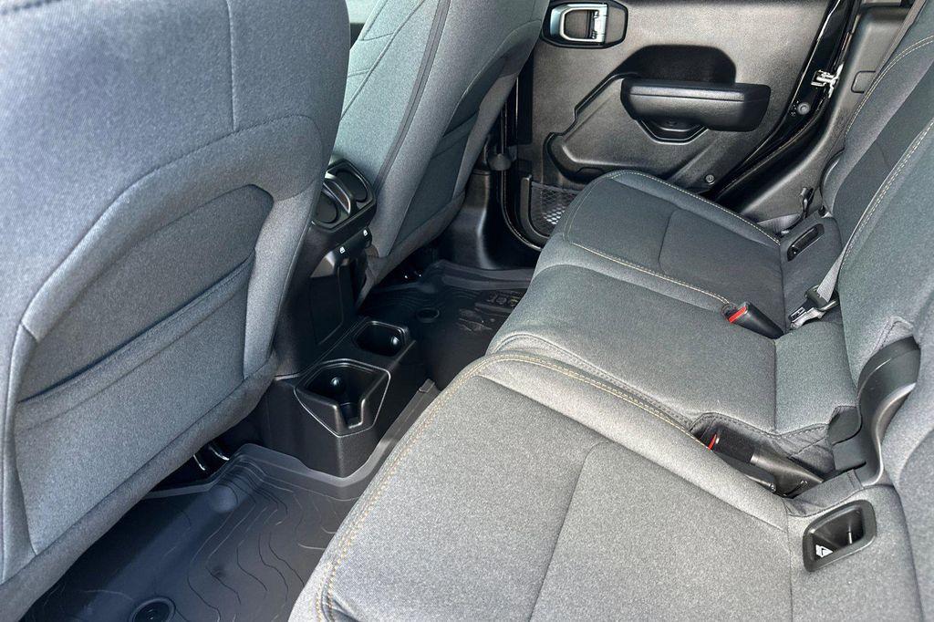 new 2025 Jeep Gladiator car, priced at $43,235