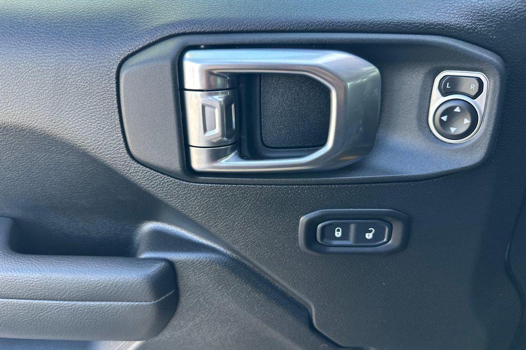 new 2025 Jeep Gladiator car, priced at $43,235