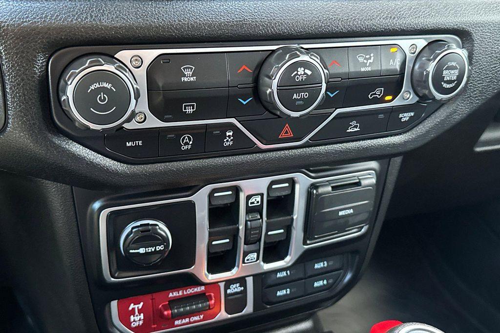 new 2025 Jeep Gladiator car, priced at $43,235