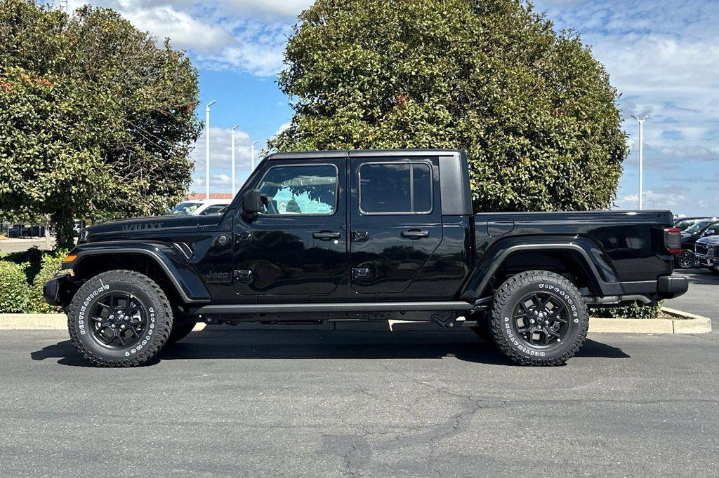 new 2025 Jeep Gladiator car, priced at $43,235