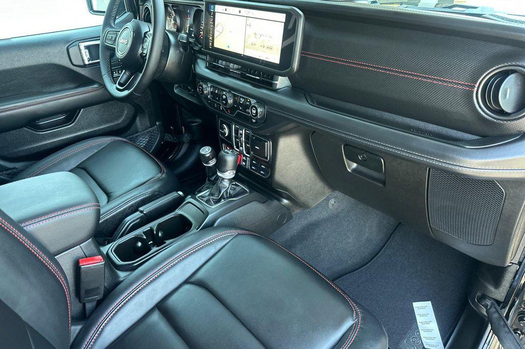 new 2025 Jeep Wrangler car, priced at $58,575
