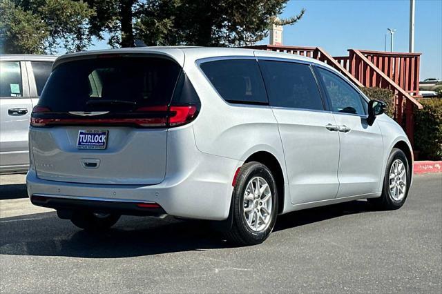 new 2024 Chrysler Pacifica car, priced at $35,370