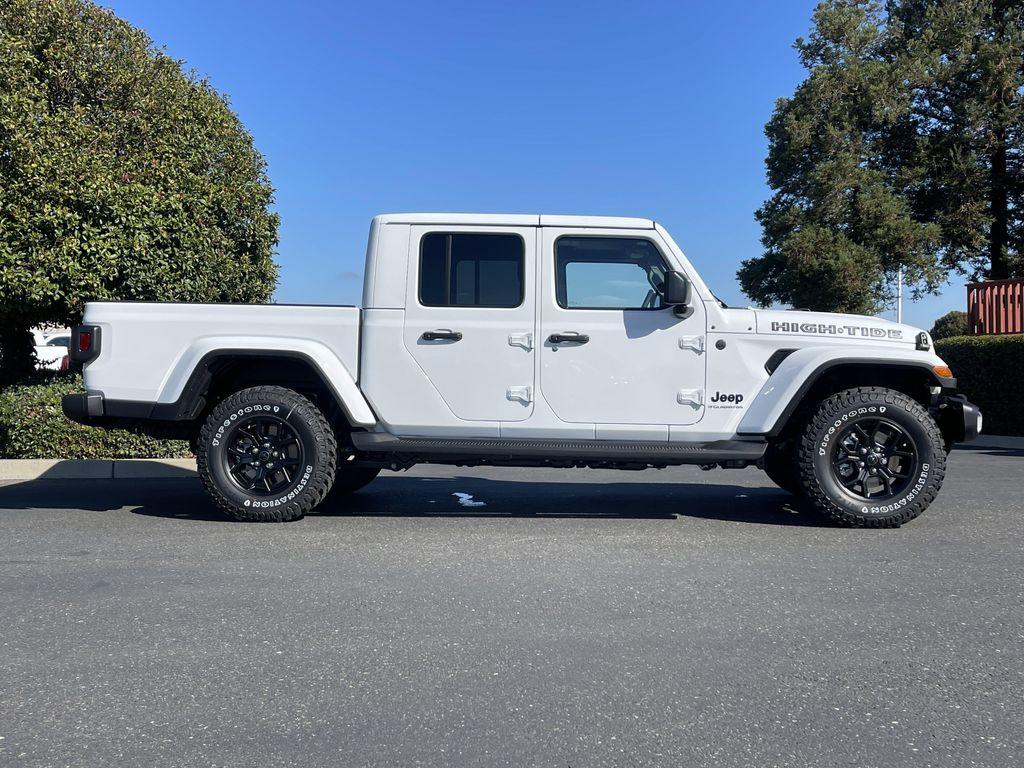 new 2025 Jeep Gladiator car, priced at $42,565