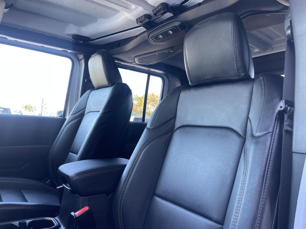 new 2025 Jeep Gladiator car, priced at $42,565