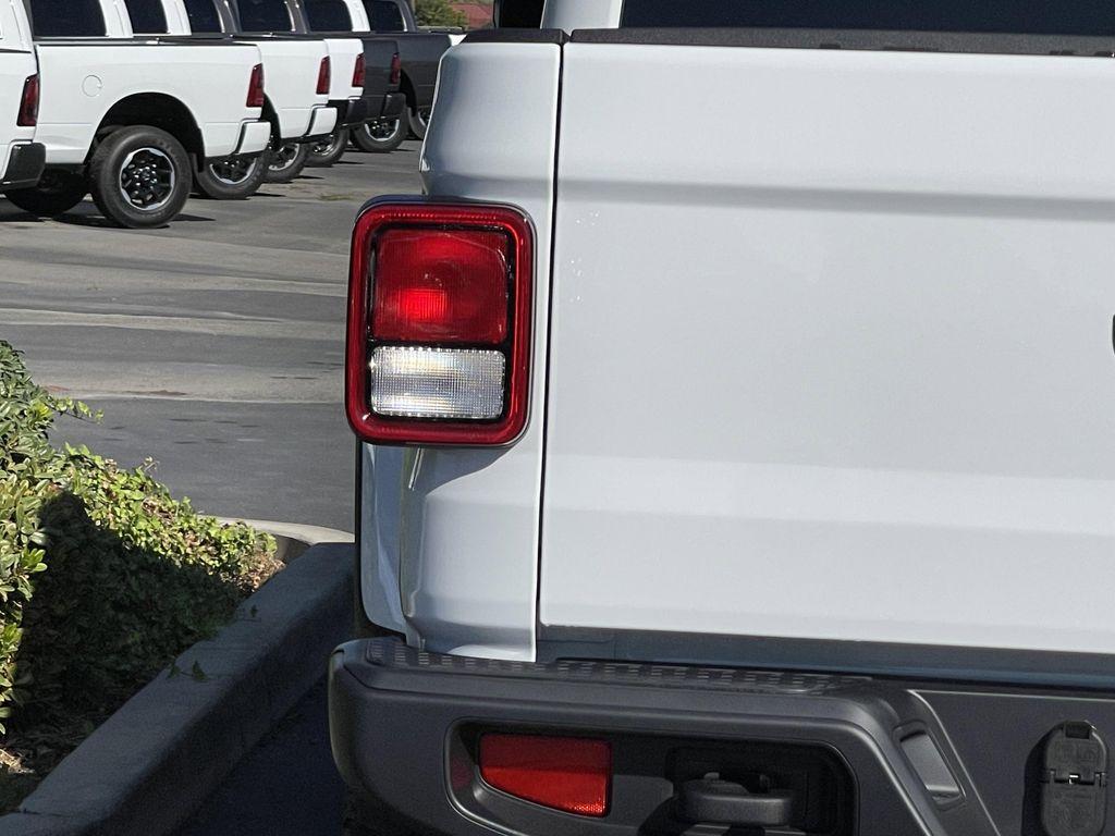 new 2025 Jeep Gladiator car, priced at $42,565