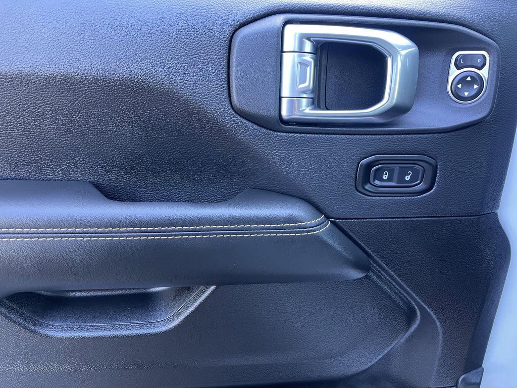 new 2025 Jeep Gladiator car, priced at $42,565