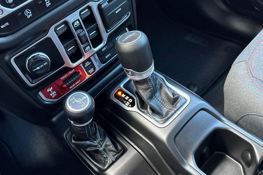 new 2025 Jeep Gladiator car, priced at $51,475