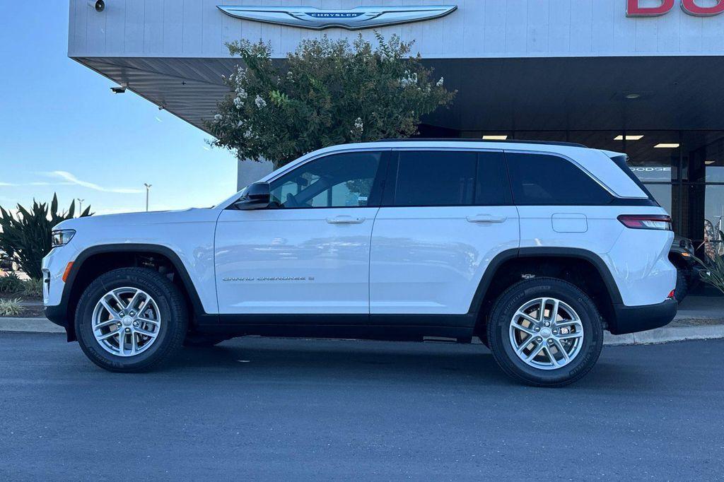 new 2025 Jeep Grand Cherokee car, priced at $39,825