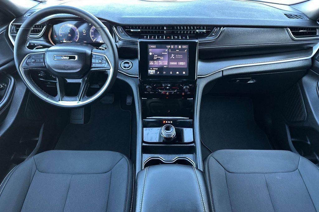 new 2025 Jeep Grand Cherokee car, priced at $39,825